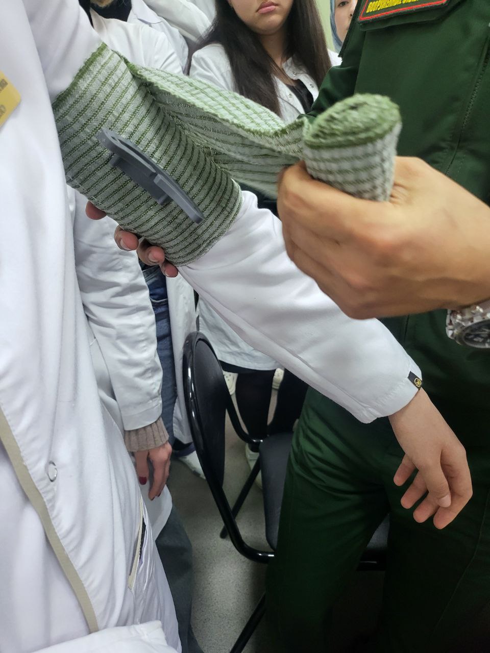 10 октября на факультет стоматологии состоялся круглый стол по теме:  Встреча с героем